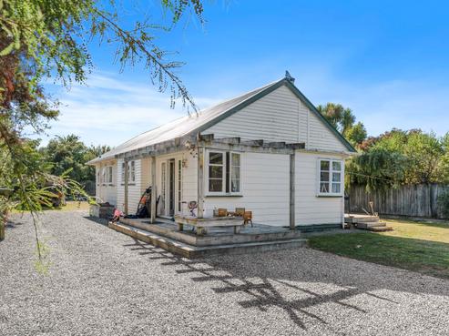 33 Malcolm Street, Martinborough