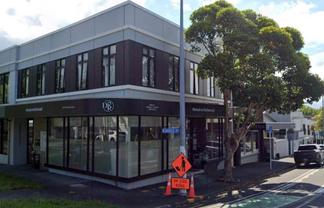 High-Exposure Location with Amenities