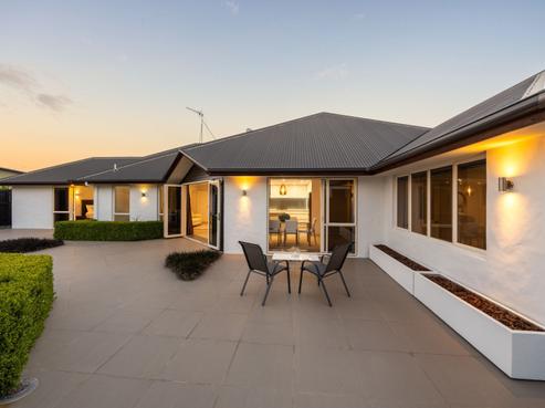 51 Saint James Drive, Huntington