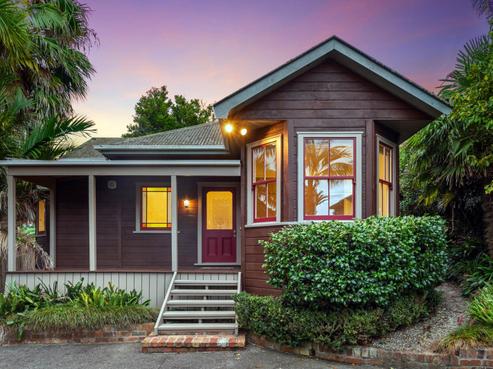 2/16 Hastings Parade, Devonport