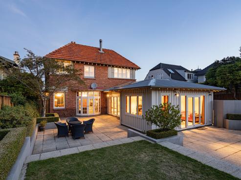 355 Highgate, Roslyn
