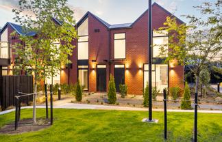 2/17 Donald Place, Merivale