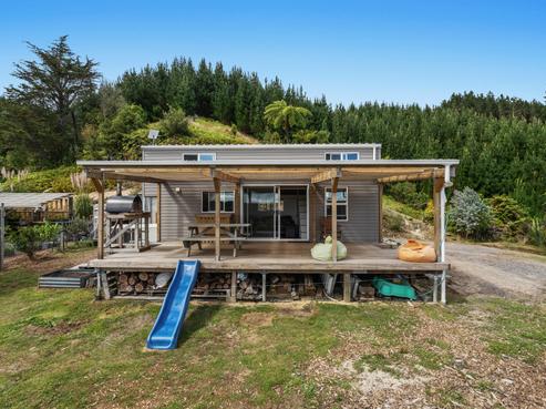 1377D Manawahe Road, Manawahe