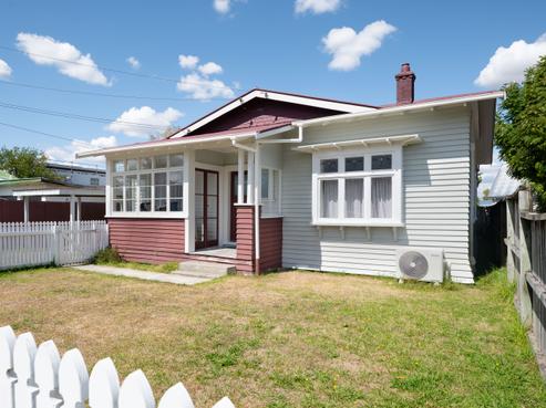 16 Coates Street, Hamilton East
