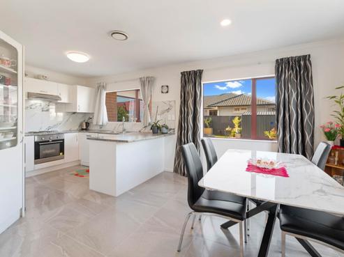 52 Bellville Drive, Clendon Park