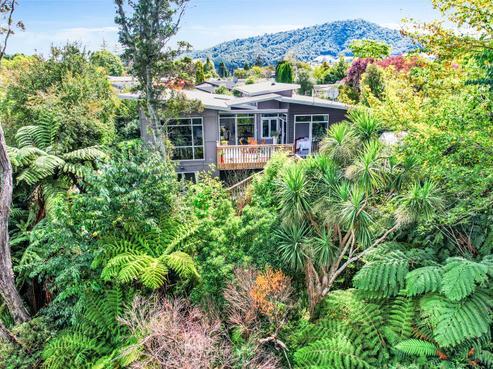 380 Sunset Road, Sunnybrook