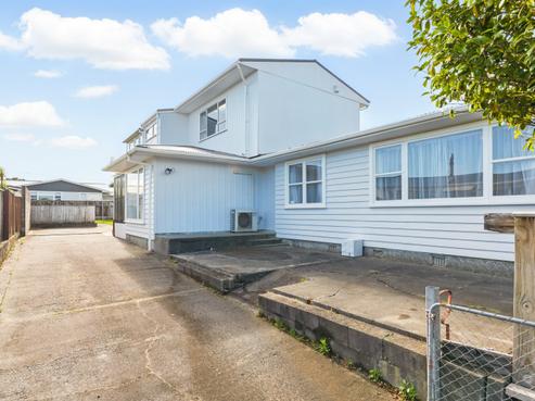 25 Karamea Crescent, Kelvin Grove