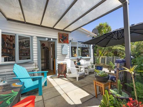 621 Huia Road, Parau