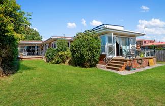 32 Woodford Avenue, Henderson