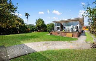 32 Woodford Avenue, Henderson