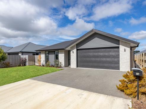 74 Quinn Crescent, Woodend
