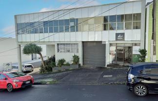 VALUE CITY FRINGE WAREHOUSE
