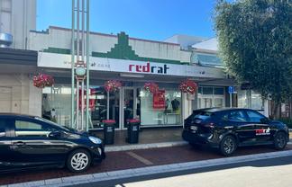 Retail Lease in a Great Location!