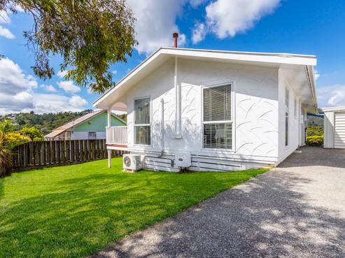 24 Clapham Grove, Stokes Valley