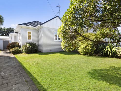 14 Wayside, Miramar