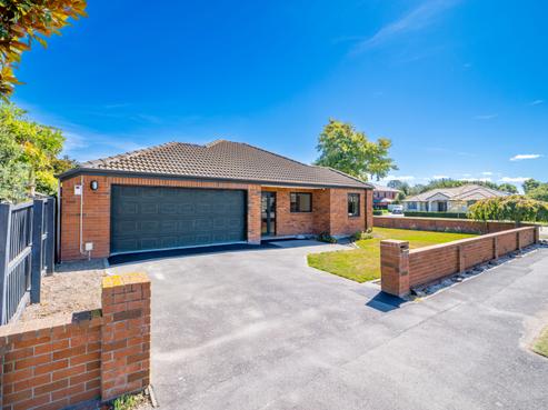 40 Travis Country Drive, Burwood