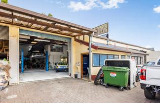 Warehouse & Office in Prime Location!