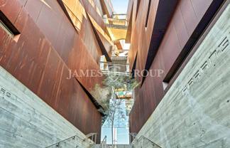OPEN-PLAN OFFICE WITH POLISHED CONCRETE FLOORS