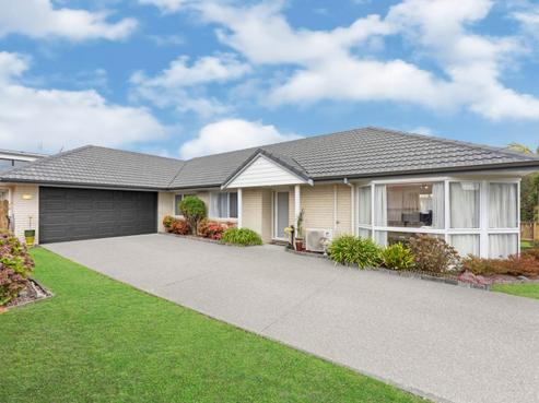 8 Headcorn Place, Botany Downs