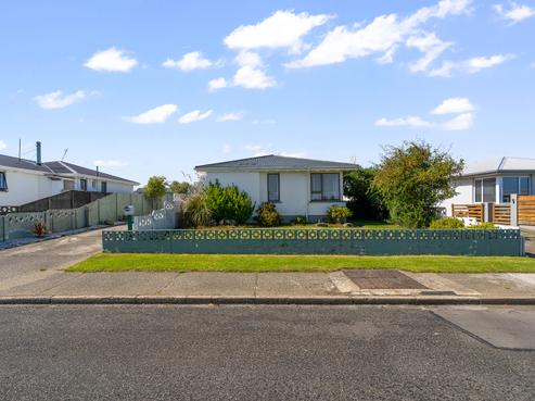 220 Conyers Street, Strathern