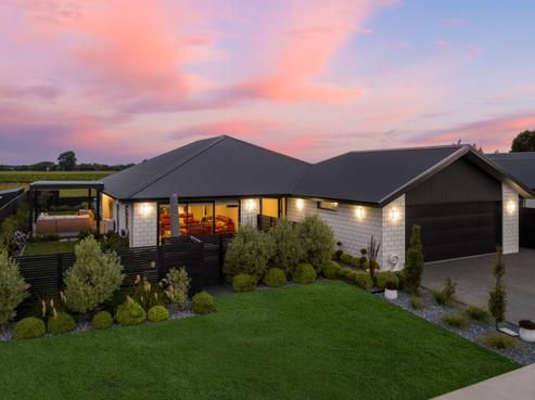 8 Whitehall Drive, Springlands