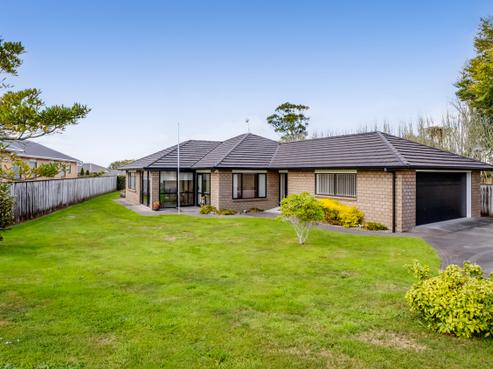 6 Elizabeth Grove, Stratford