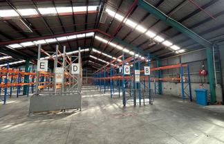 Warehouse - Stack 'em high !