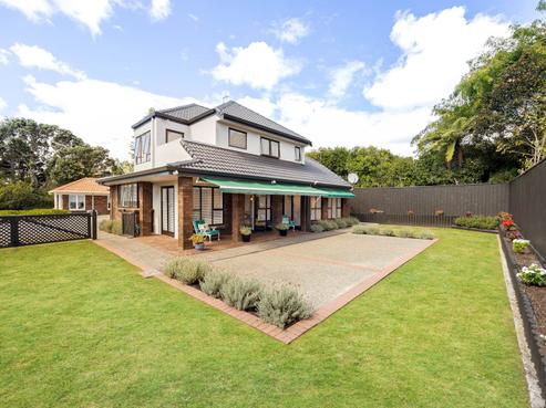 24 Bowling Avenue, Epsom