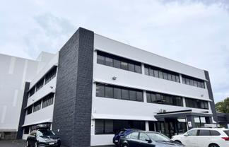 225M² EPSOM OFFICE WITH 14 CAR PARKS
