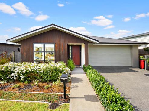 9 Onekura Street, Red Beach