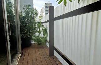 Cute Little Building - Vape at the Back