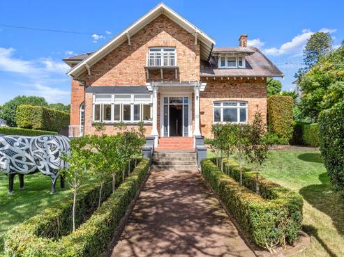 10 Sharpe Road, Epsom