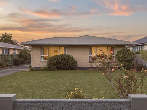 6 Laing Crescent, Heathcote Valley