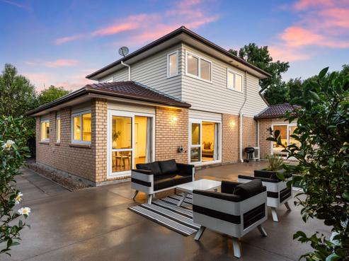 2/54 Fairclough Road, Beach Haven