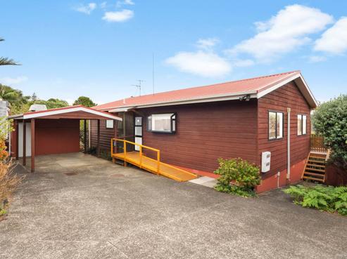 2/191 Waimumu Road, Massey