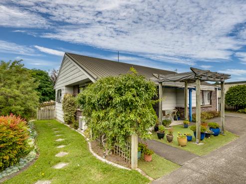 2/17 Wharerangi Road, Tamatea