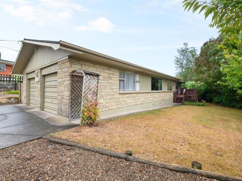 2 Houchens Road, Glenview