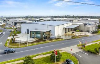 HIGH IMPACT NEW BUILD!