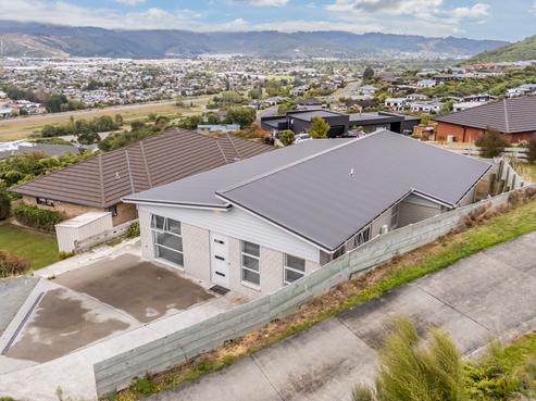 31 Percy Kinsman Crescent, Riverstone Terraces