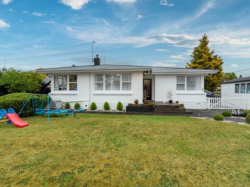 78 Bruce Avenue, Glenview