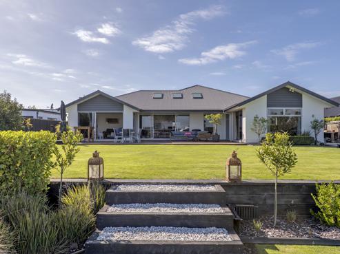 13 Waterton Point, Huntingdon/Lake Hood