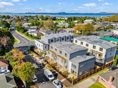 5/2 Moor Avenue, Te Atatu Peninsula