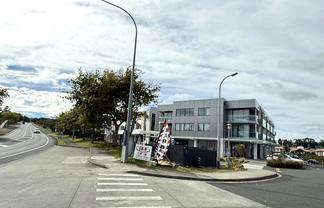 BRAND NEW TWO-LEVEL RETAIL/SHOWROOM UNIT!

 
