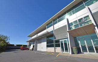 HIGH PROFILE AND HIGH STUD RETAIL SHOWROOM
