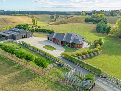 2101 State Highway 3, Sanson
