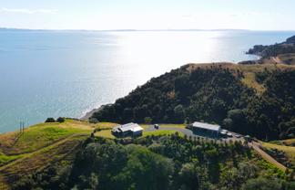 1000B Thames Coast Road, Kereta