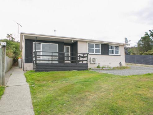 44 Theodore Street, Bluff