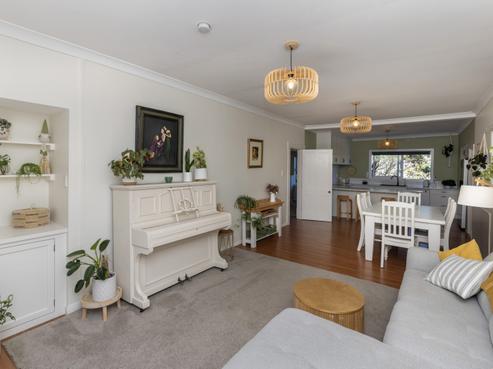 11 Tiromoana Road, Raumati South