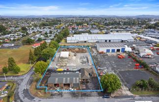 Large Yard with Workshop