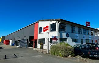 Large Industrial Warehouses With Yard